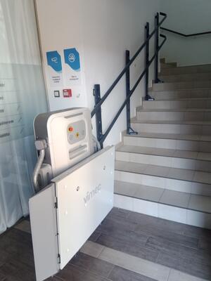 Lifttechnika Változó hajlásszögű és kanyarodó lépcsőkre product image 2