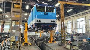 Profimaster ESH és ESSH típusú emelőoszlopok Vasúti csoportemelő berendezések, 5 t és 75 t közötti oszloponkénti teherbírással product image 3