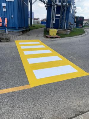 Üzemi Padlójelölések üzemi útvonal padlójelölések,piktogramok kialakítás, festett és öntapadós kivitelben kül- és beltéren product image 4