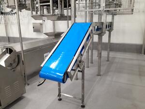 Moltech Élelmiszeripari feldolgozáshoz tervezett szállítópályák és komplett rendszerek  fém- vagy műanyaghevederes, görgős, illetve speciális megoldások. product image 6