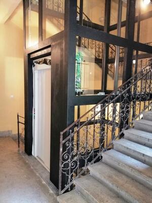 Keller hidrolift Társasházakba egyedi igényre szabott, akár utólag is beépíthető személyfelvonók product image 2